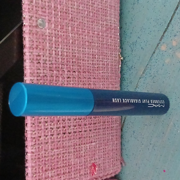 NIB MAC Extended Play Gigablack Lash Mascara - BLACK - Picture 3 of 7